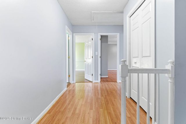 6812 Switch Bark Ct, Louisville, KY 40228