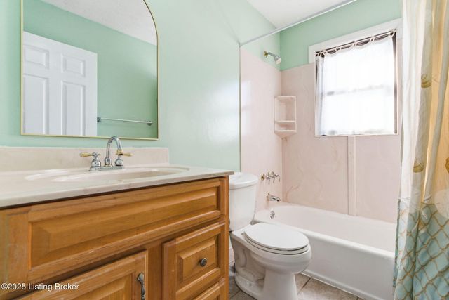 6812 Switch Bark Ct, Louisville, KY 40228