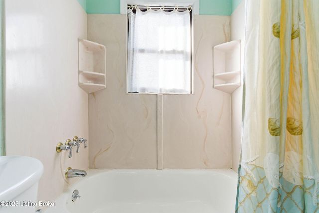 6812 Switch Bark Ct, Louisville, KY 40228