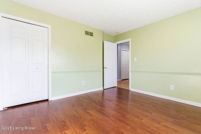 6812 Switch Bark Ct, Louisville, KY 40228