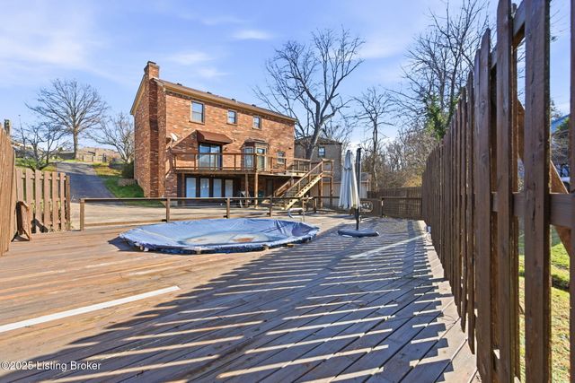 6812 Switch Bark Ct, Louisville, KY 40228