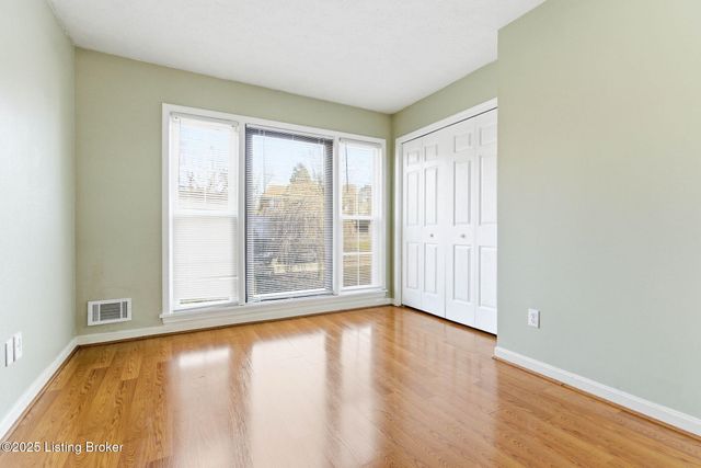 6812 Switch Bark Ct, Louisville, KY 40228