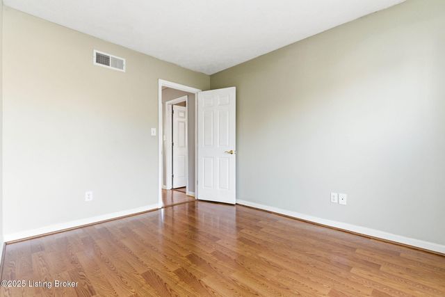 6812 Switch Bark Ct, Louisville, KY 40228