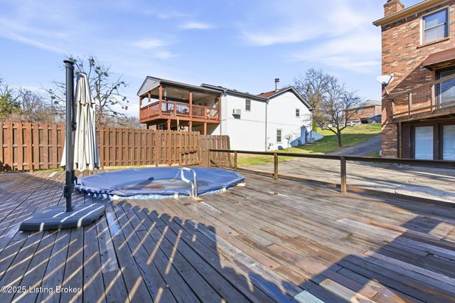 6812 Switch Bark Ct, Louisville, KY 40228