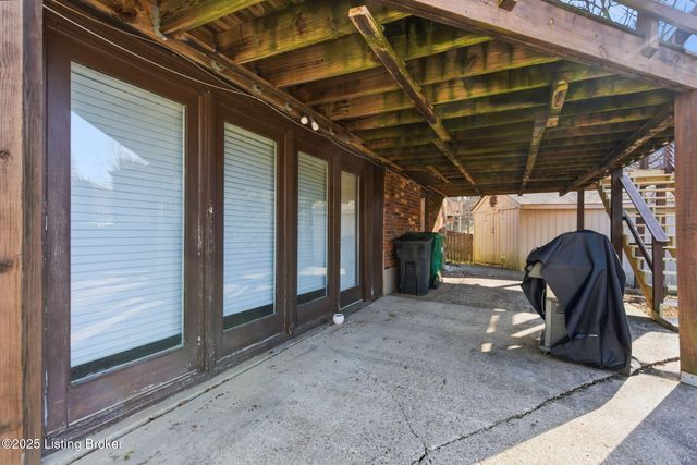 6812 Switch Bark Ct, Louisville, KY 40228