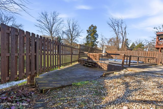 6812 Switch Bark Ct, Louisville, KY 40228
