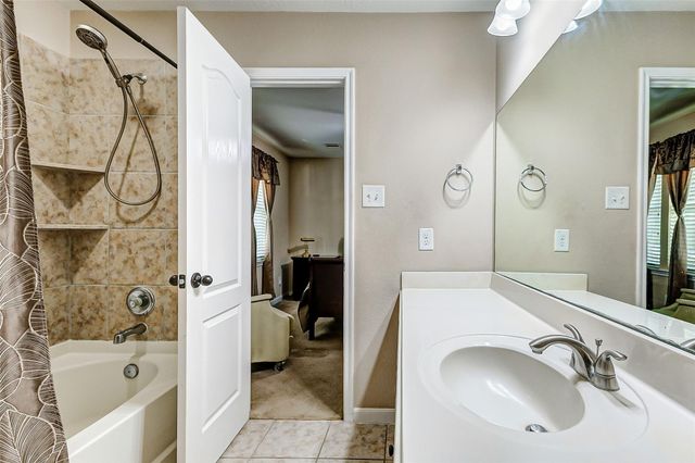 16107 Sweetwater Fields Lane B1, Tomball, TX 77377