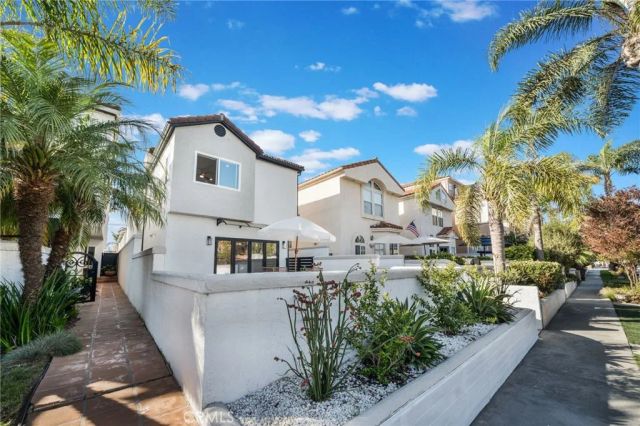 511 9th, Huntington Beach, CA 92648