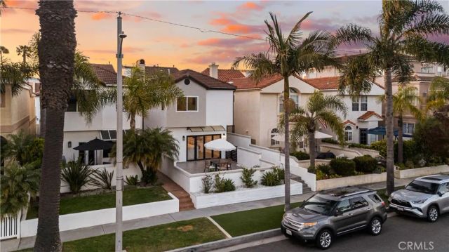 511 9th, Huntington Beach, CA 92648