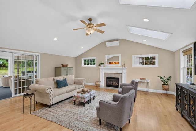 9 Dawn Drive, Chelmsford, MA 01824
