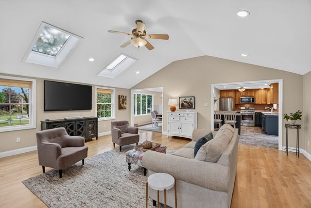 9 Dawn Drive, Chelmsford, MA 01824
