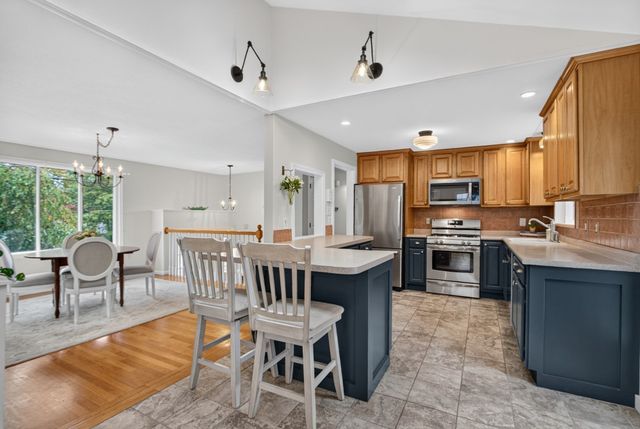 9 Dawn Drive, Chelmsford, MA 01824