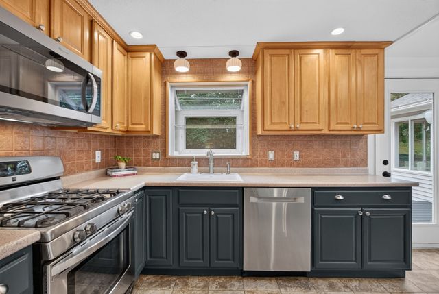 9 Dawn Drive, Chelmsford, MA 01824