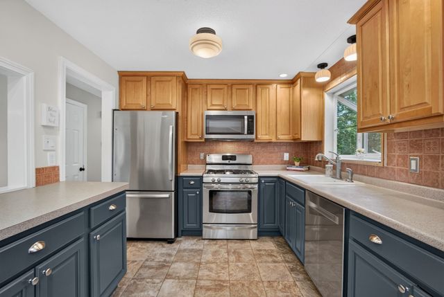 9 Dawn Drive, Chelmsford, MA 01824