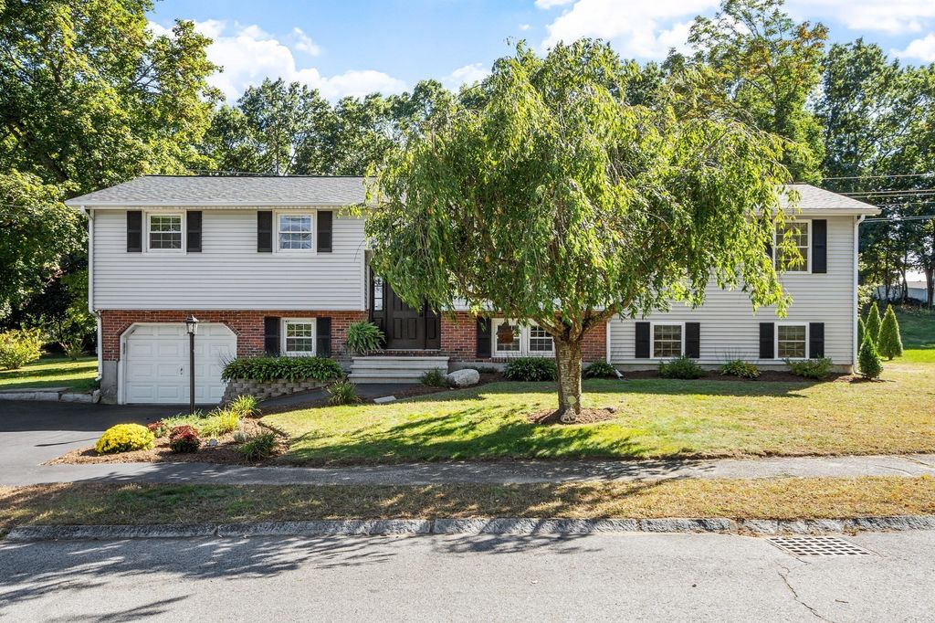9 Dawn Drive, Chelmsford, MA 01824
