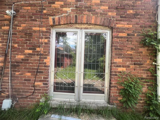 17311 Santa Rosa Drive, Detroit, MI 48221