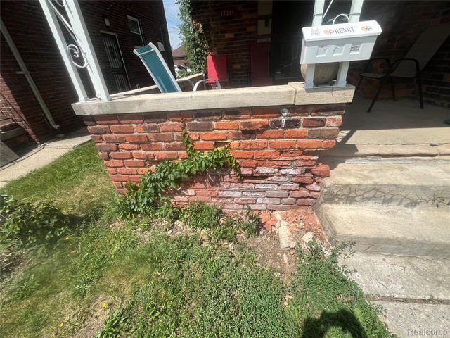 17311 Santa Rosa Drive, Detroit, MI 48221