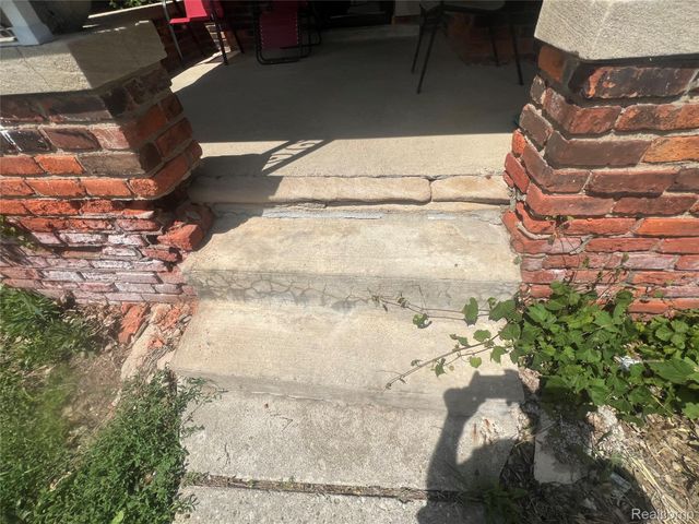 17311 Santa Rosa Drive, Detroit, MI 48221