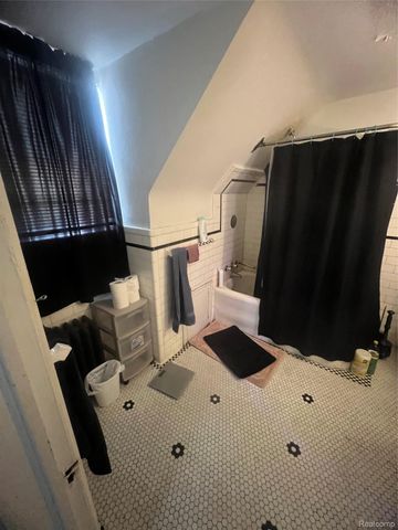 17311 Santa Rosa Drive, Detroit, MI 48221