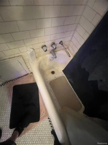 17311 Santa Rosa Drive, Detroit, MI 48221