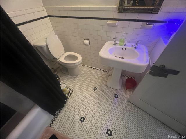 17311 Santa Rosa Drive, Detroit, MI 48221