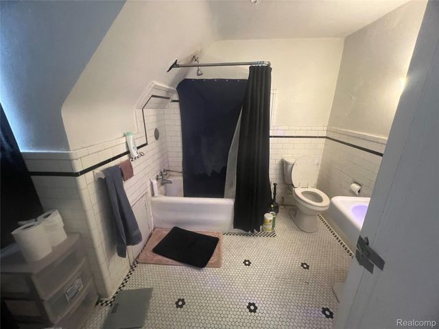 17311 Santa Rosa Drive, Detroit, MI 48221