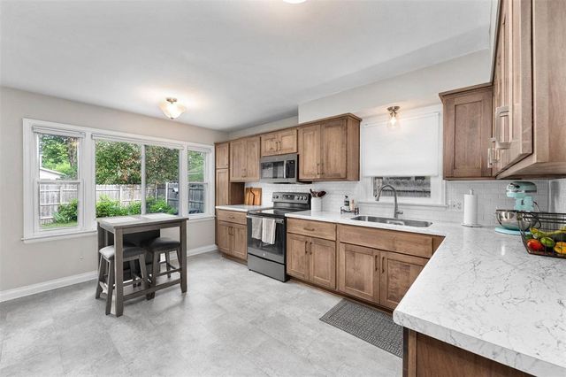 1414 Drummond Street, Eau Claire, WI 54701