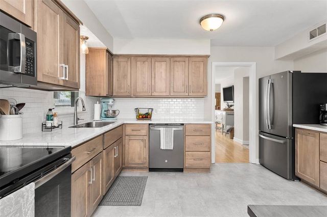 1414 Drummond Street, Eau Claire, WI 54701