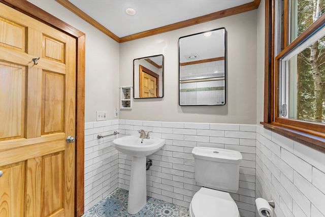 46 Perry Henderson Dr, Framingham, MA 01701