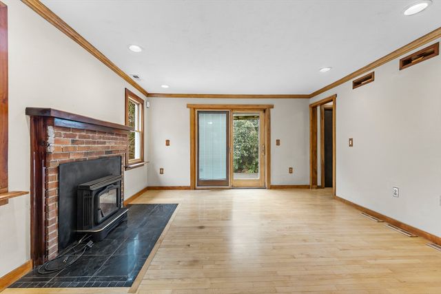 46 Perry Henderson Dr, Framingham, MA 01701