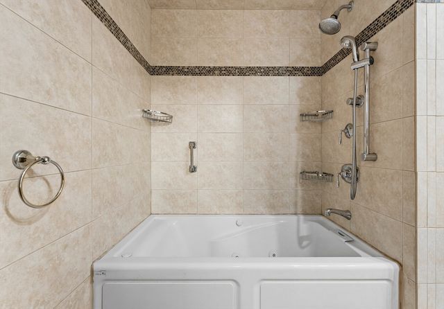 46 Perry Henderson Dr, Framingham, MA 01701