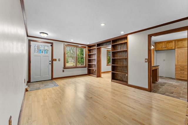 46 Perry Henderson Dr, Framingham, MA 01701