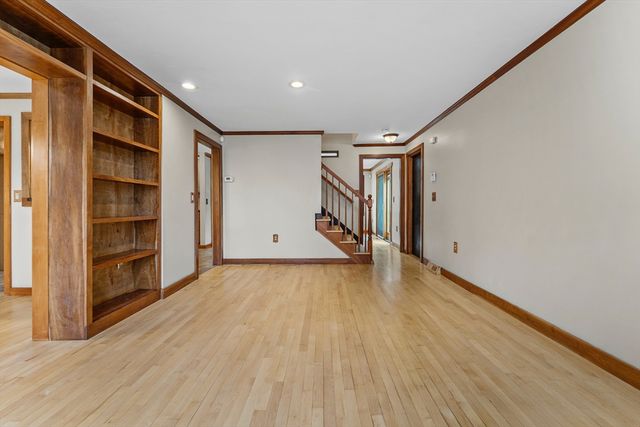 46 Perry Henderson Dr, Framingham, MA 01701