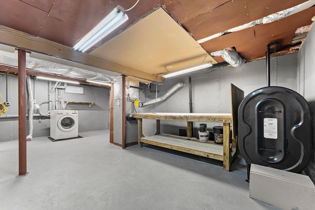 46 Perry Henderson Dr, Framingham, MA 01701