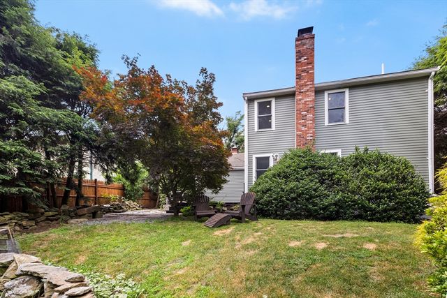 46 Perry Henderson Dr, Framingham, MA 01701