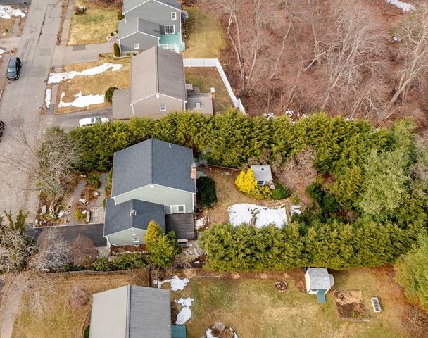 46 Perry Henderson Dr, Framingham, MA 01701