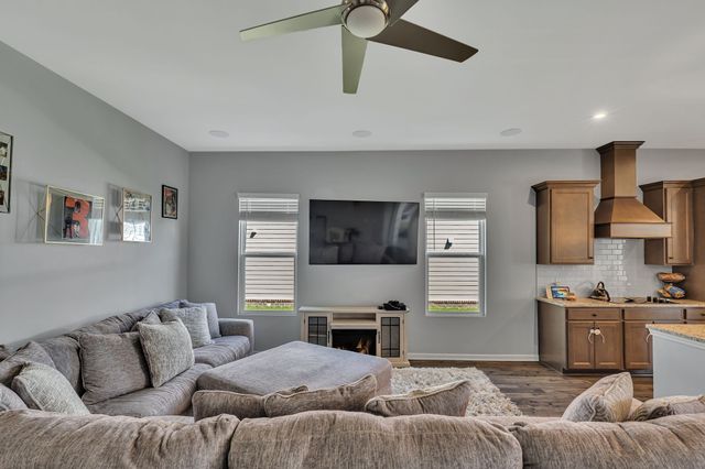 1406 Autumn Leaf Ln, Mount Juliet, TN 37122