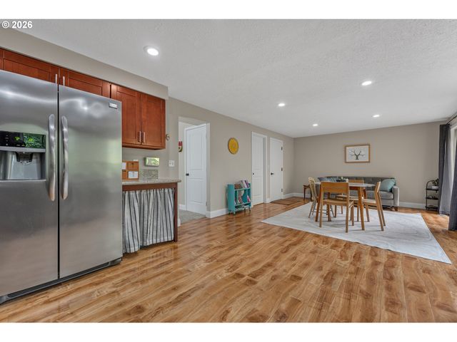 4521 Sw BRUGGER St, Portland, OR 97219