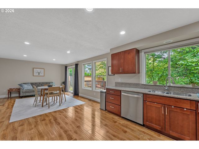 4521 Sw BRUGGER St, Portland, OR 97219