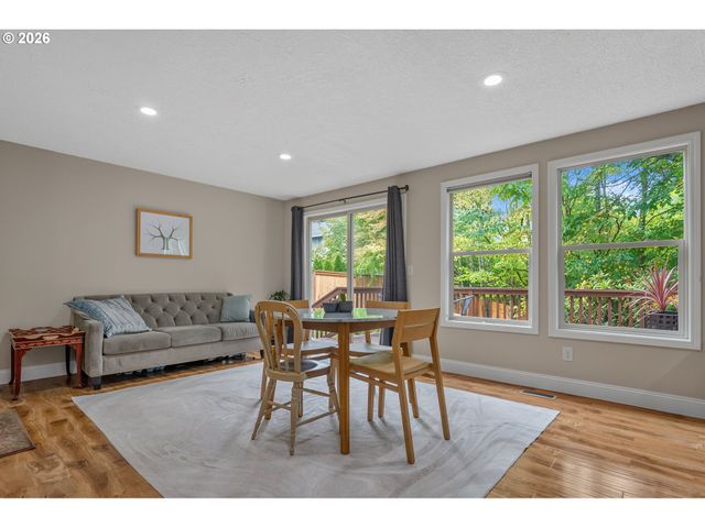 4521 Sw BRUGGER St, Portland, OR 97219