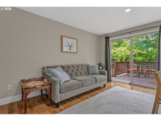 4521 Sw BRUGGER St, Portland, OR 97219