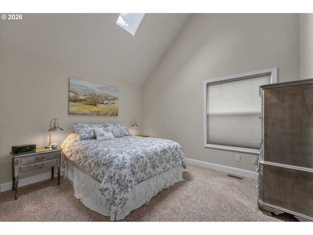 4521 Sw BRUGGER St, Portland, OR 97219