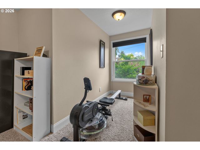 4521 Sw BRUGGER St, Portland, OR 97219