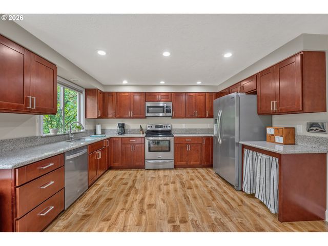 4521 Sw BRUGGER St, Portland, OR 97219