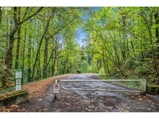 4521 Sw BRUGGER St, Portland, OR 97219