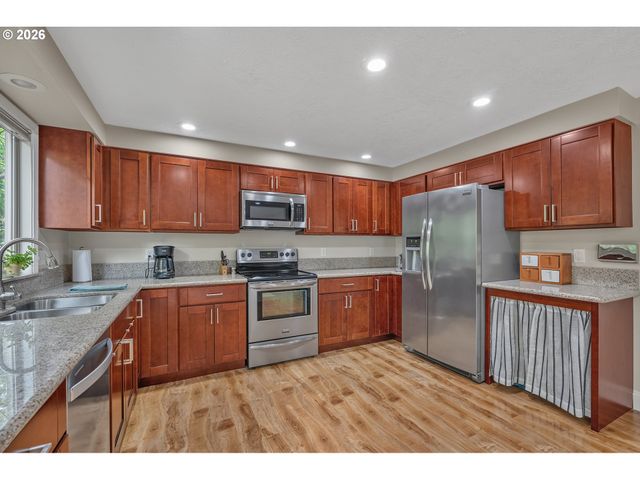 4521 Sw BRUGGER St, Portland, OR 97219