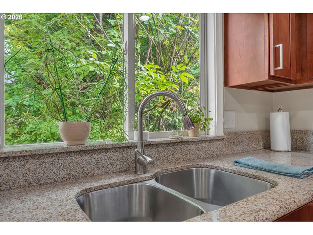 4521 Sw BRUGGER St, Portland, OR 97219