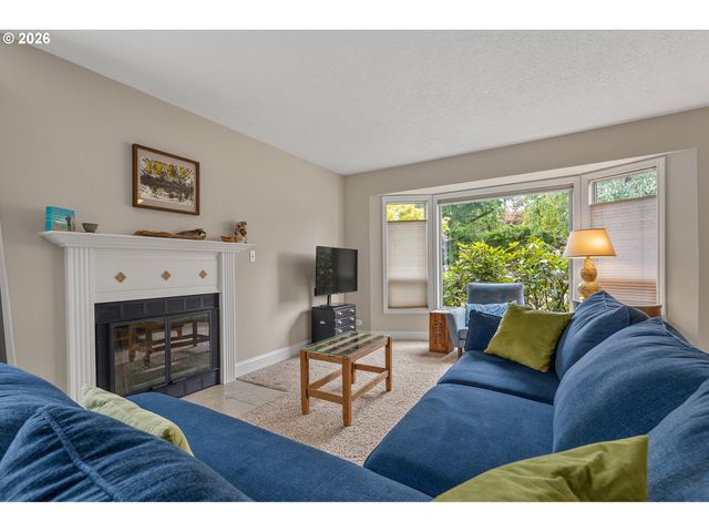 4521 Sw BRUGGER St, Portland, OR 97219
