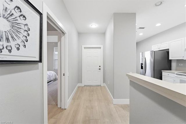 8259 Parkstone PL 202, Naples, FL 34120