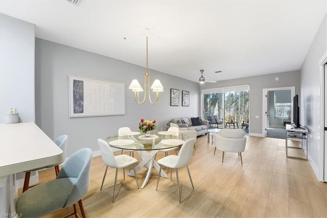 8259 Parkstone PL 202, Naples, FL 34120